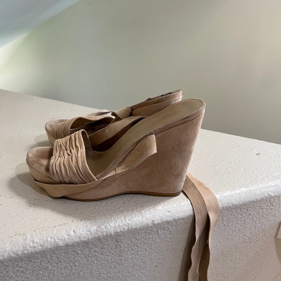 Stuart Weitzman Wedge platform Strappy Sandals Tan Suede Leather Size 8 - Picture 3 of 8
